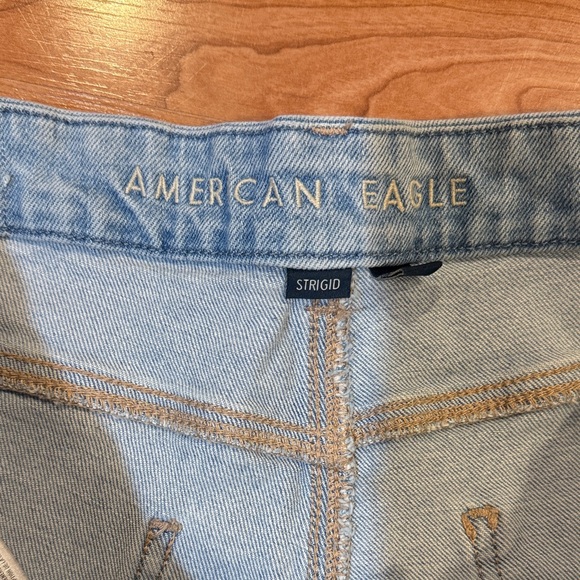 American Eagle Outfitters Ripped Light Blue Boyfriend Jeans - Picture 3 of 4